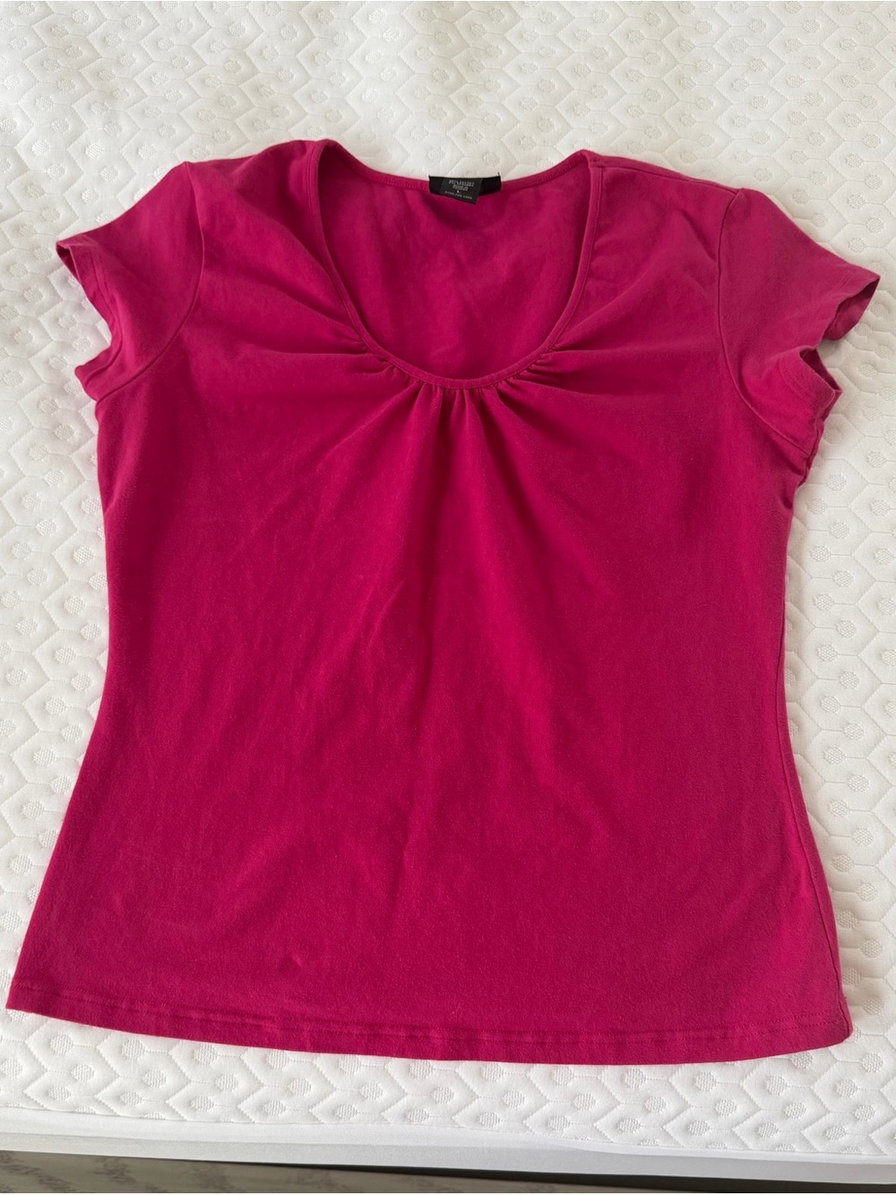 Express Short Sleeve Scoop Neck Top in Hot Pink